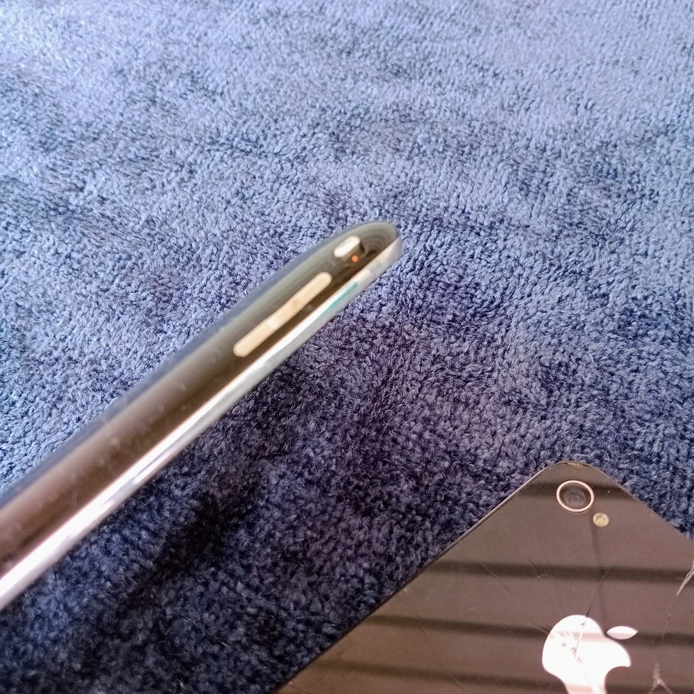 iPhone ( For parts only ) !!!